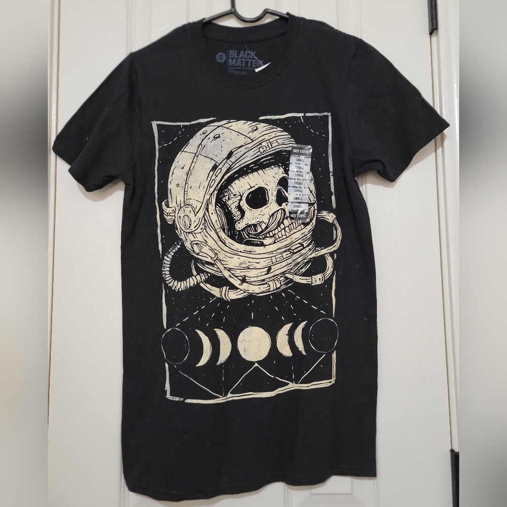 Hot Topic Short Sleeve T-shirt Size Small